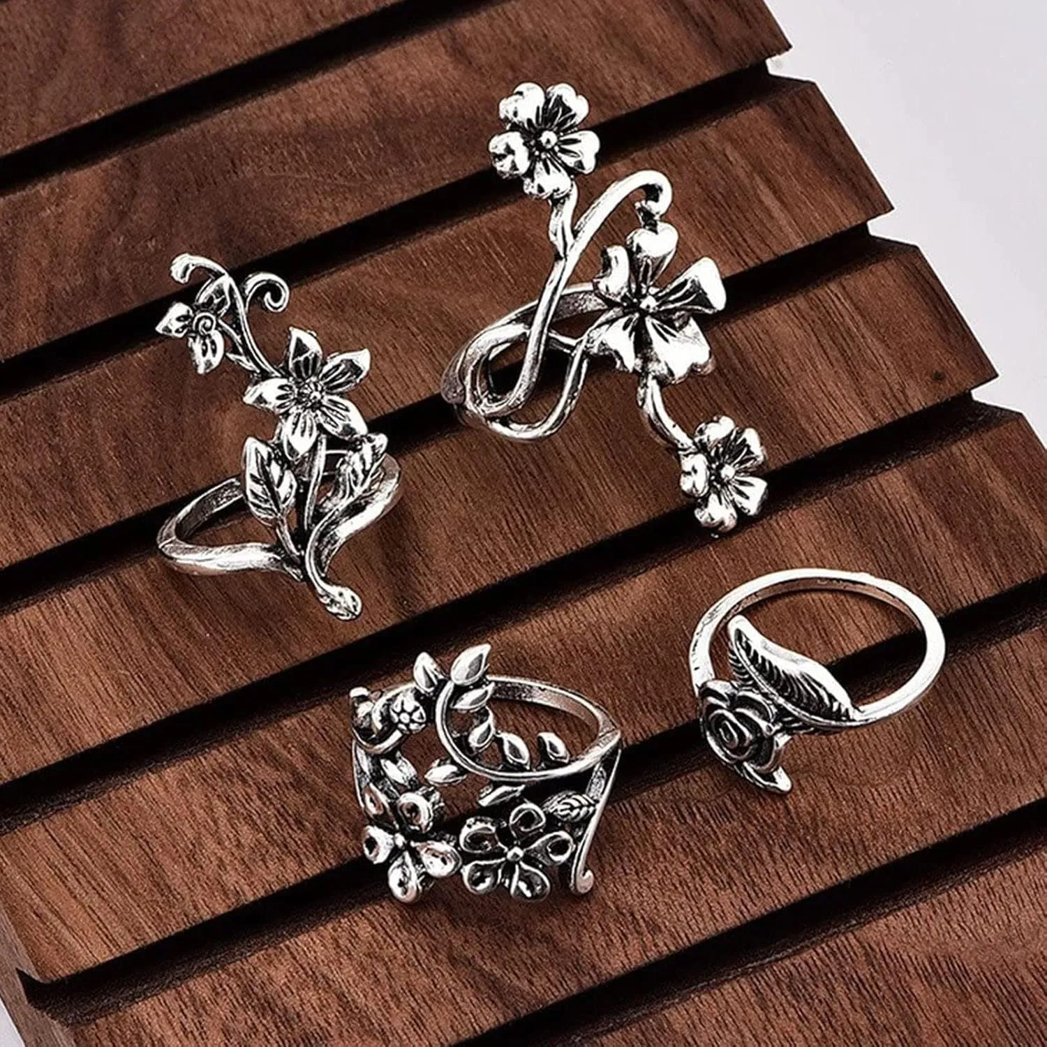 4Pcs Vintage Floral Stackable Ring Set Bohemian Hollow Carved Flower Finger Ring for Women Girl Retro Jewelry