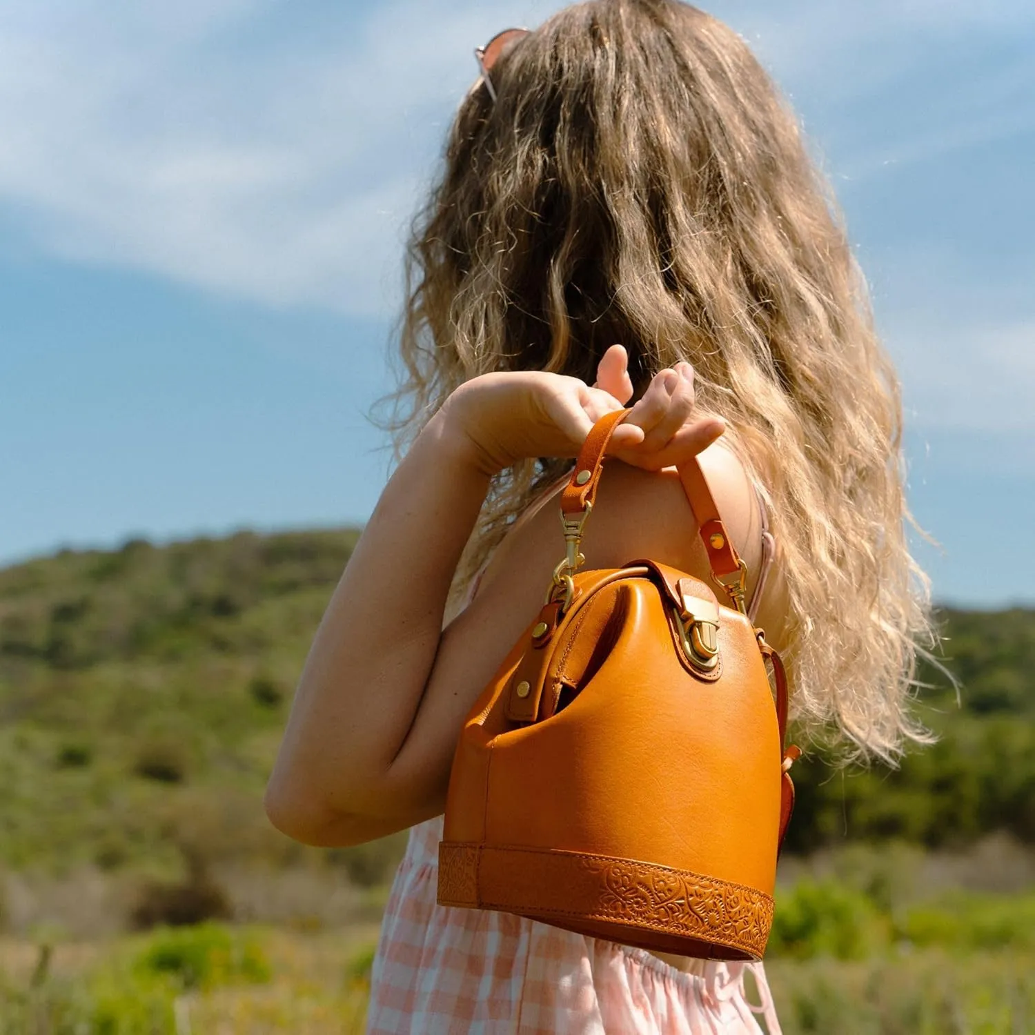 Doctor Bucket Crossbody Handbag | Luxurious and Versatile Bag for Women | Genuine Cowhide Leather