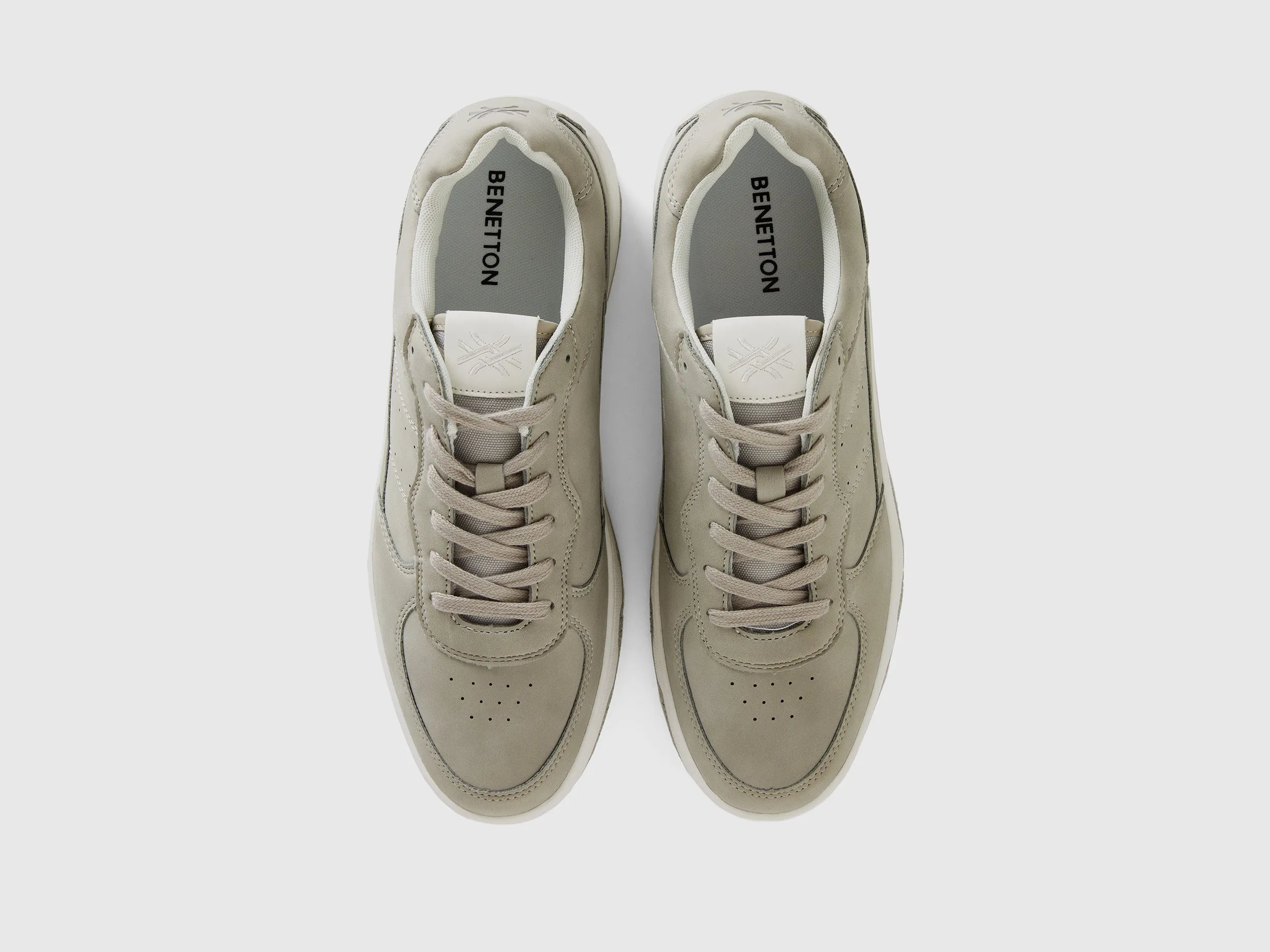 LIGHT GRAY LOW-TOP SNEAKERS