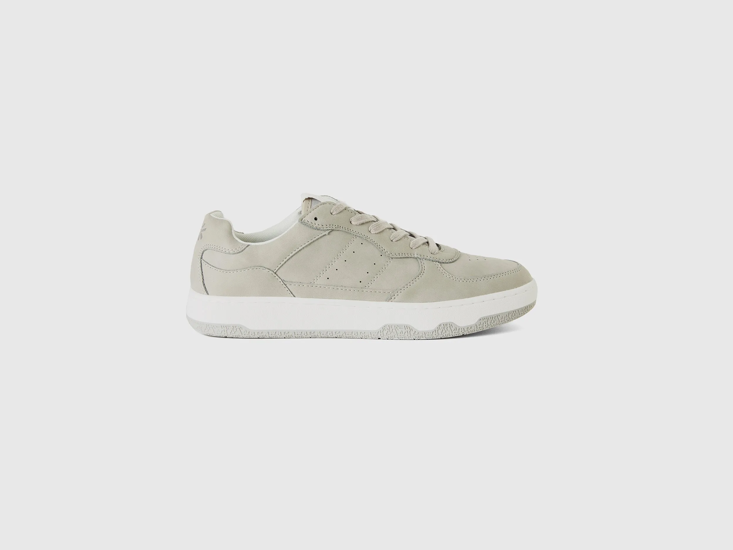 LIGHT GRAY LOW-TOP SNEAKERS