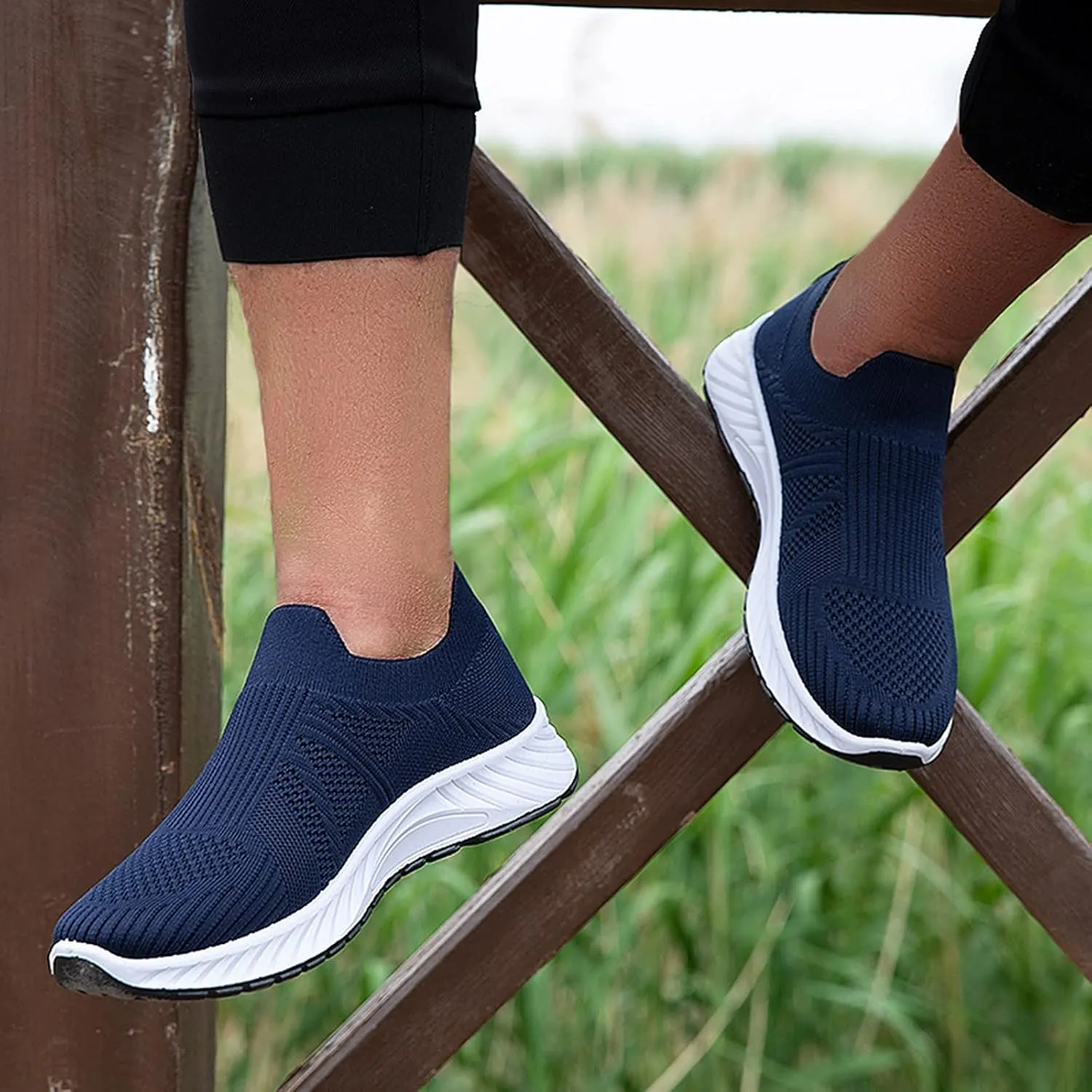 Mens Slip on Outdoor Shoes with Breathable Mesh Knit Lightweight Non-Slip Hiking Shoes for Men Arch Support Walking Sneakers Durable Quick Drying Summer Hiking Fitness Daily Work Wear