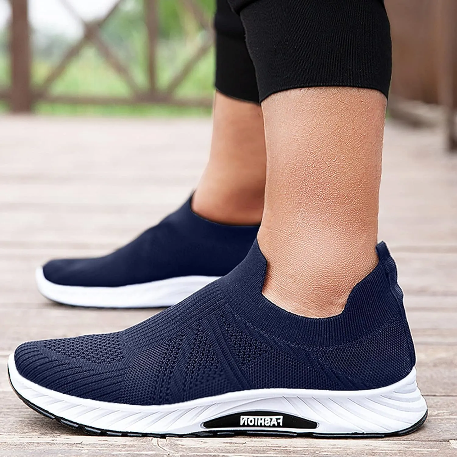 Mens Slip on Outdoor Shoes with Breathable Mesh Knit Lightweight Non-Slip Hiking Shoes for Men Arch Support Walking Sneakers Durable Quick Drying Summer Hiking Fitness Daily Work Wear
