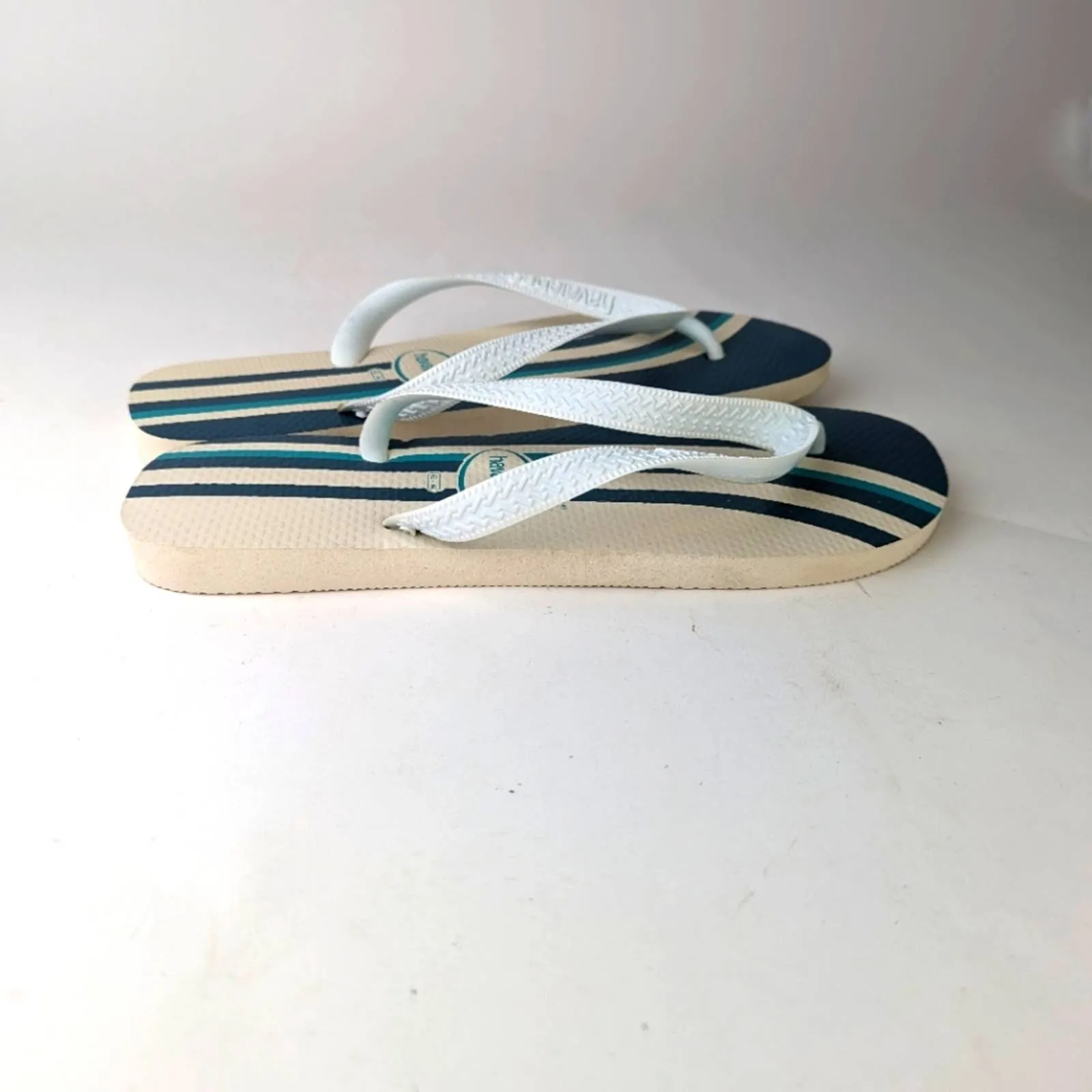 NWOT Havaianas Flip Flops 11-12
