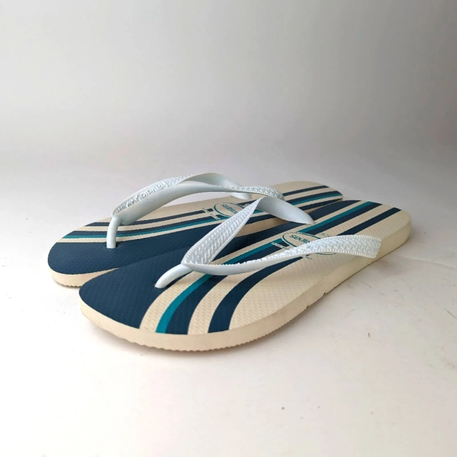 NWOT Havaianas Flip Flops 11-12