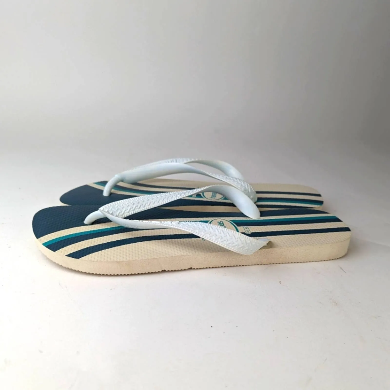 NWOT Havaianas Flip Flops 11-12