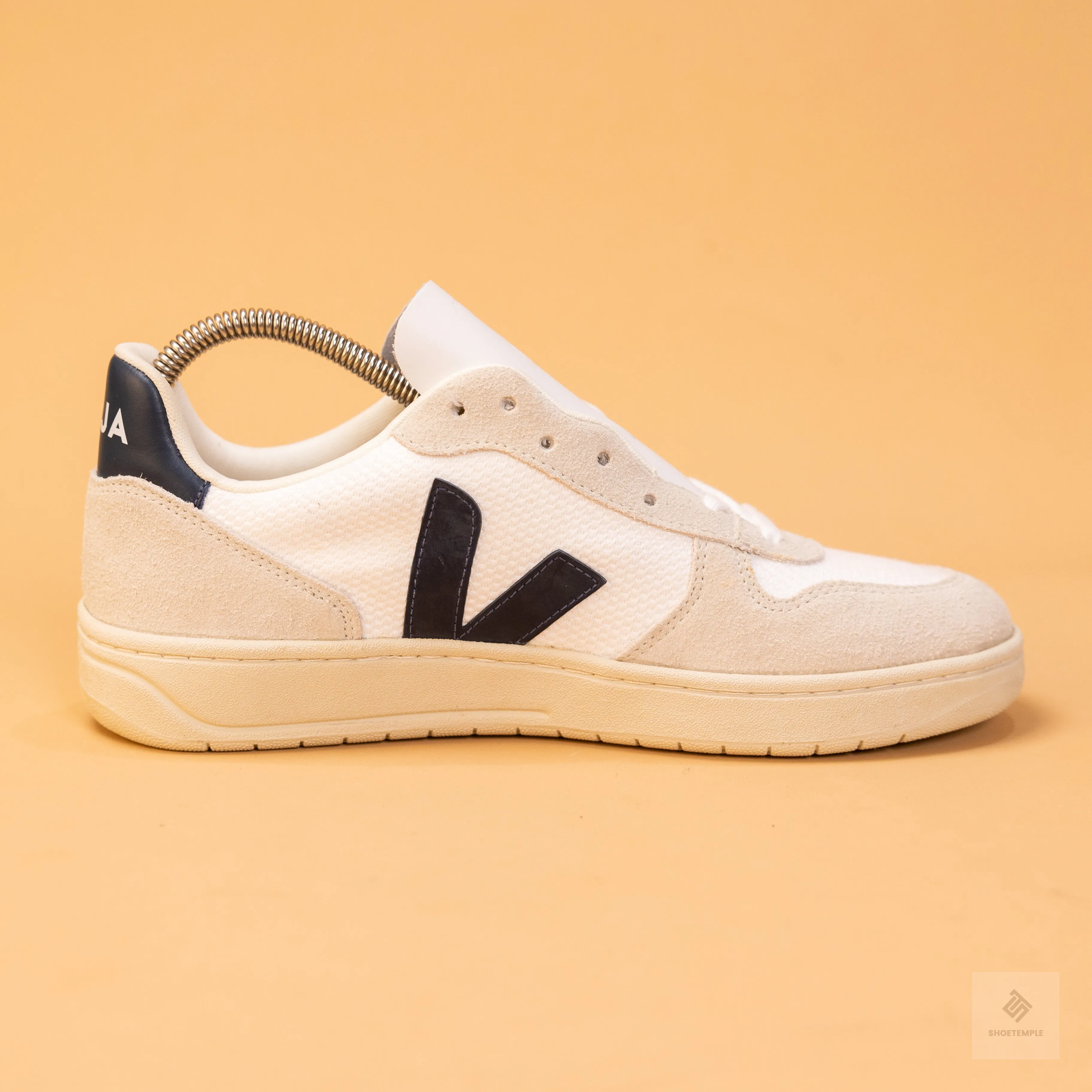 Veja Mens V-10 Basketball Sneakers