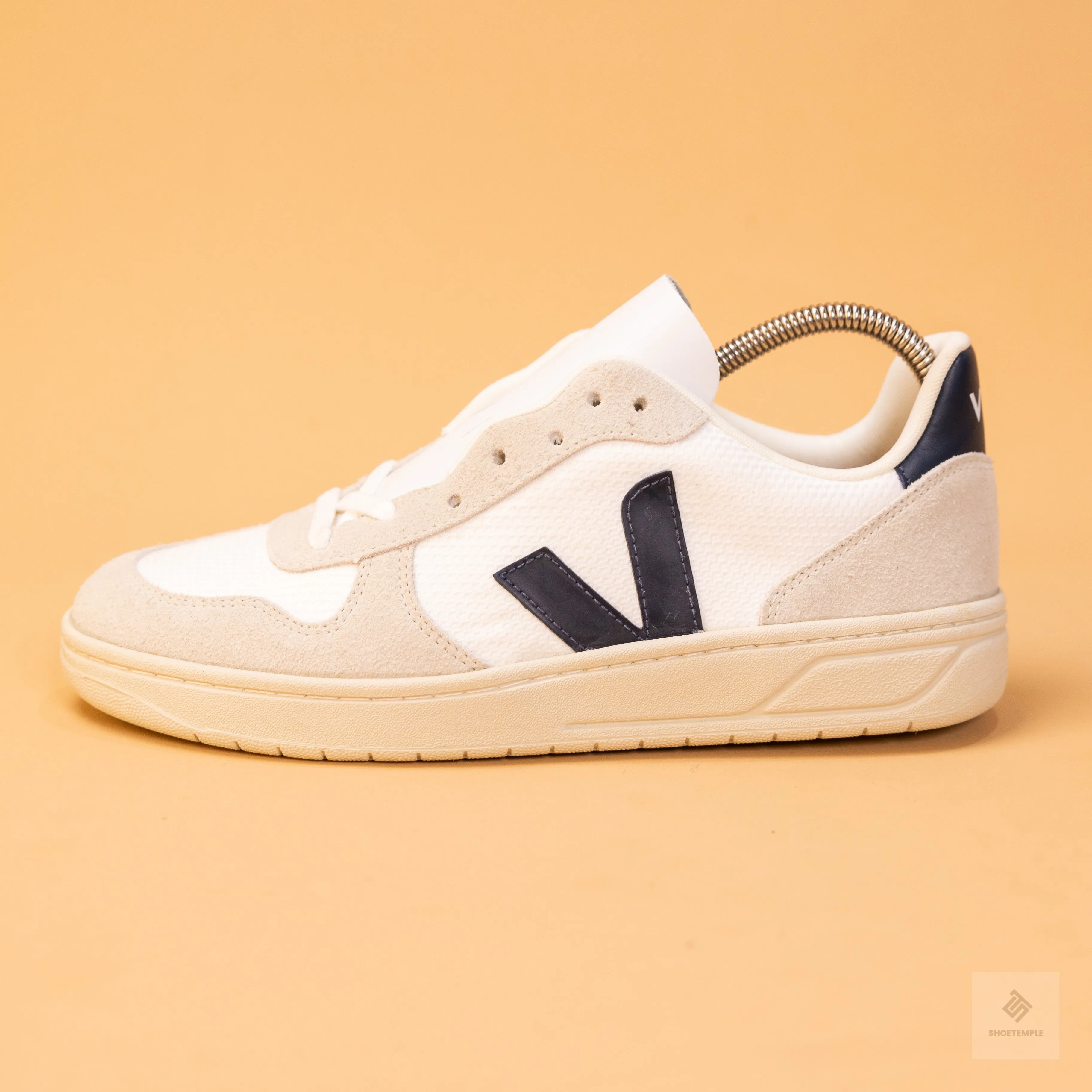 Veja Mens V-10 Basketball Sneakers