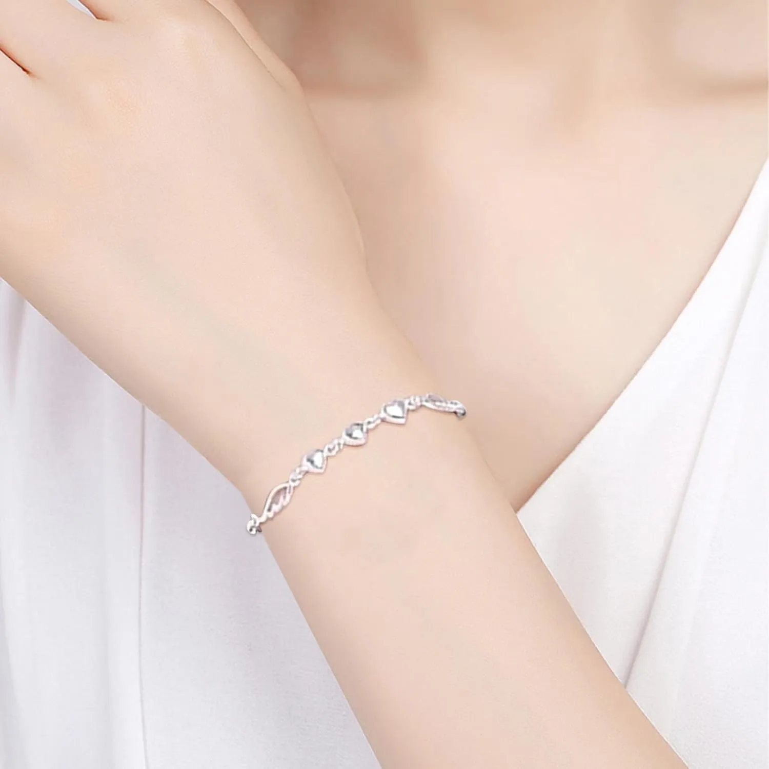 Women Bracelets, Chain Bracelet Adjustable Fine Workmanship Reusable Luxury Love Heart Charm Bracelet Female Jewelry Women
